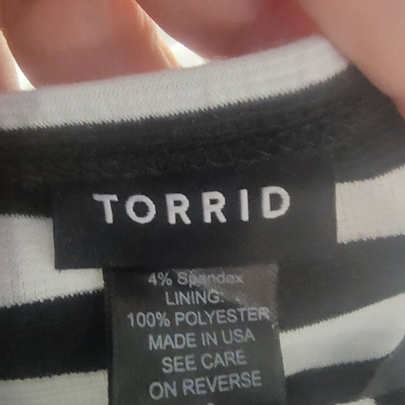 Torrid Sleeveless top - Picture 3 of 3